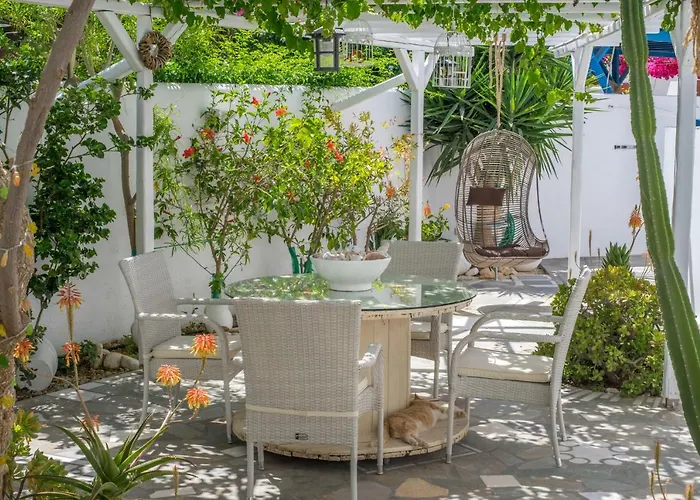 Cyclades فندق 2*