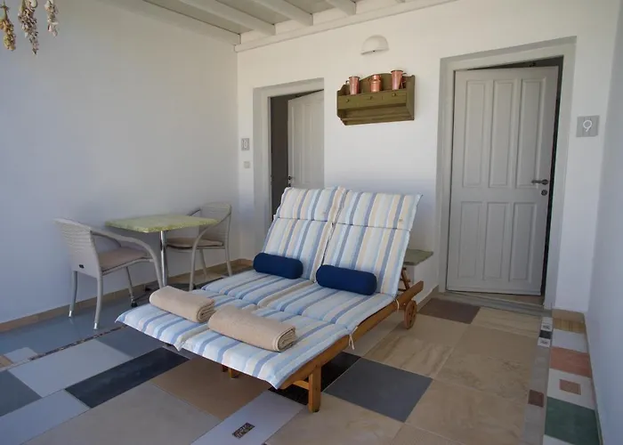 Cyclades فندق 2*