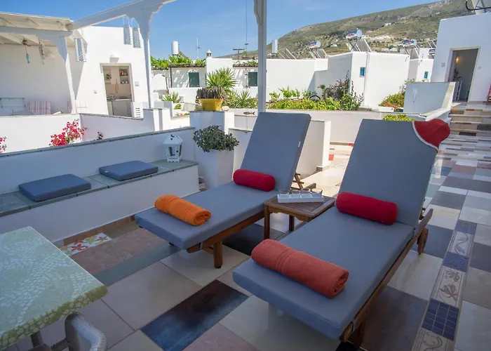 Cyclades فندق 2*