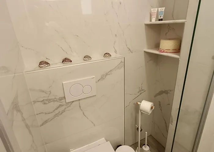 Cyclades מלון 2*