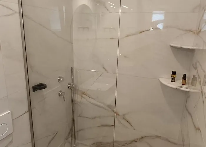 Cyclades מלון 2*